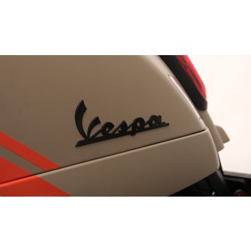 Emblem"Vespa"hinten links GTV 300 HPE E5 RST 2023-2H005862